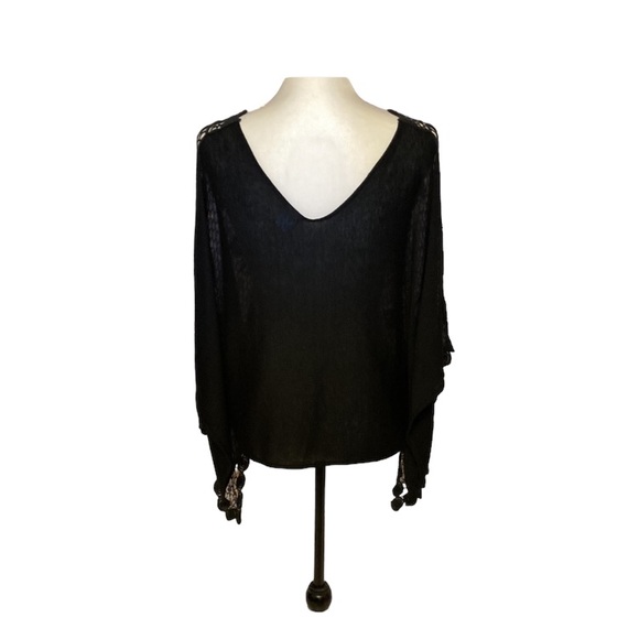2 Chic Luxe crocheted poncho. V neckline, crochet lace back, butterfly cut - Picture 3 of 8